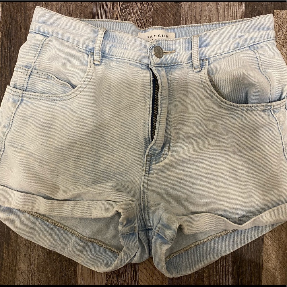 light wash mom shorts from pacsun